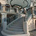Le Palace De 芒通-圣贝尔纳