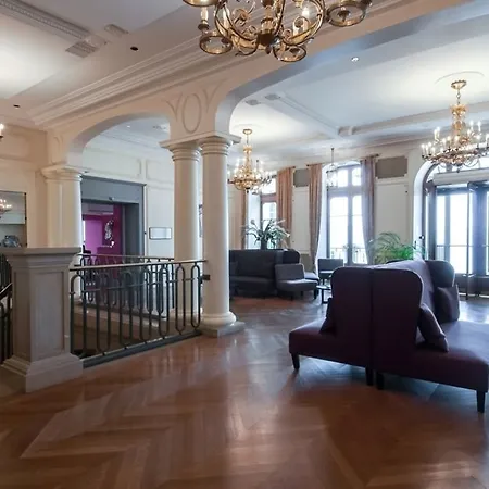 Le Palace De Menthon-Saint-Bernard