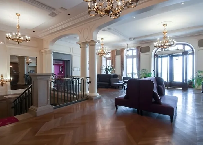Le Palace De Menthon-Saint-Bernard