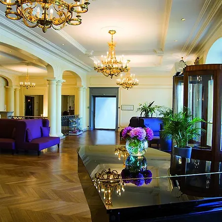 Le Palace De Szálloda Menthon-Saint-Bernard
